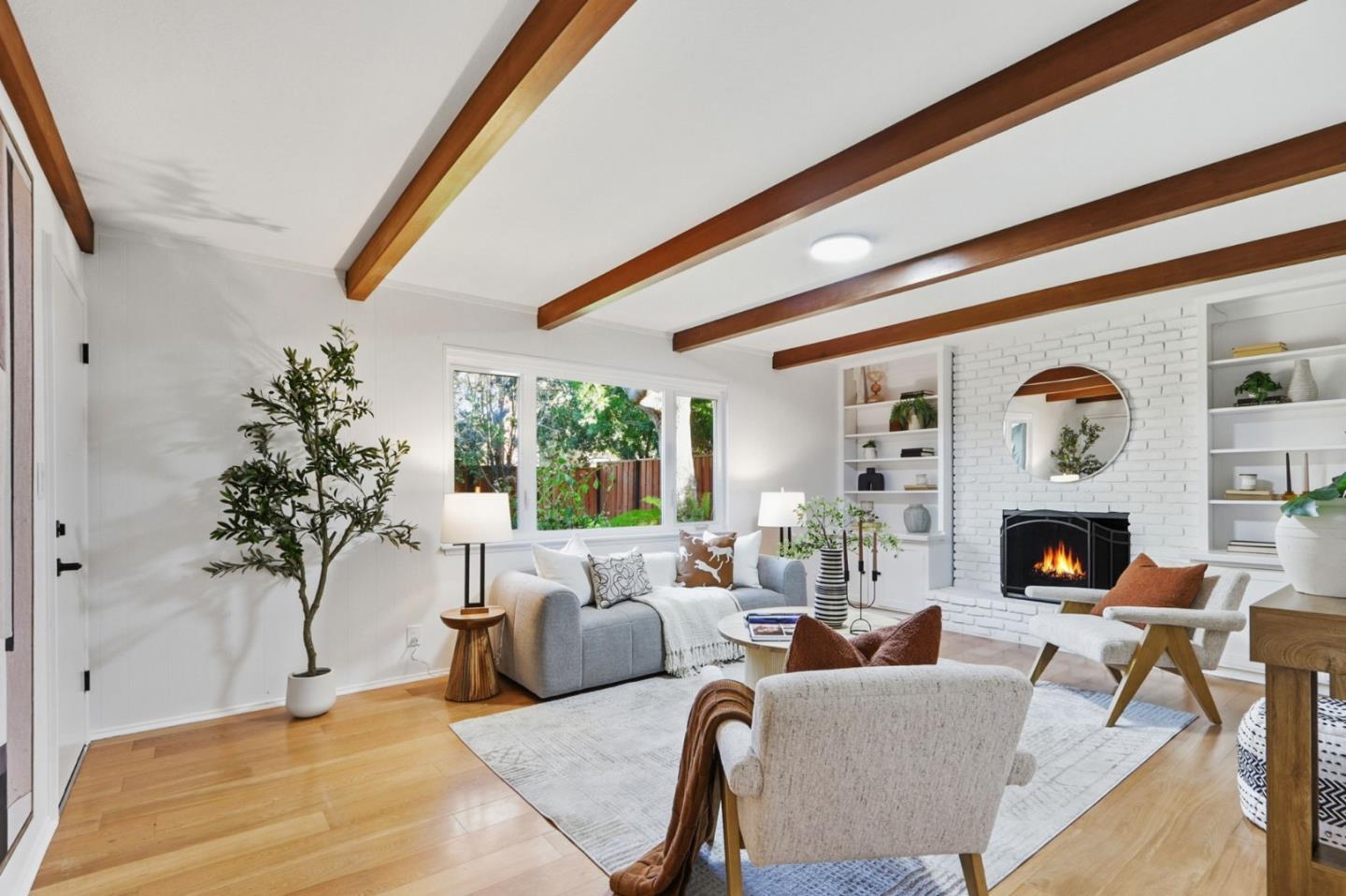 Detail Gallery Image 18 of 42 For 1684 Newcastle Dr, Los Altos,  CA 94024 - 4 Beds | 2/1 Baths