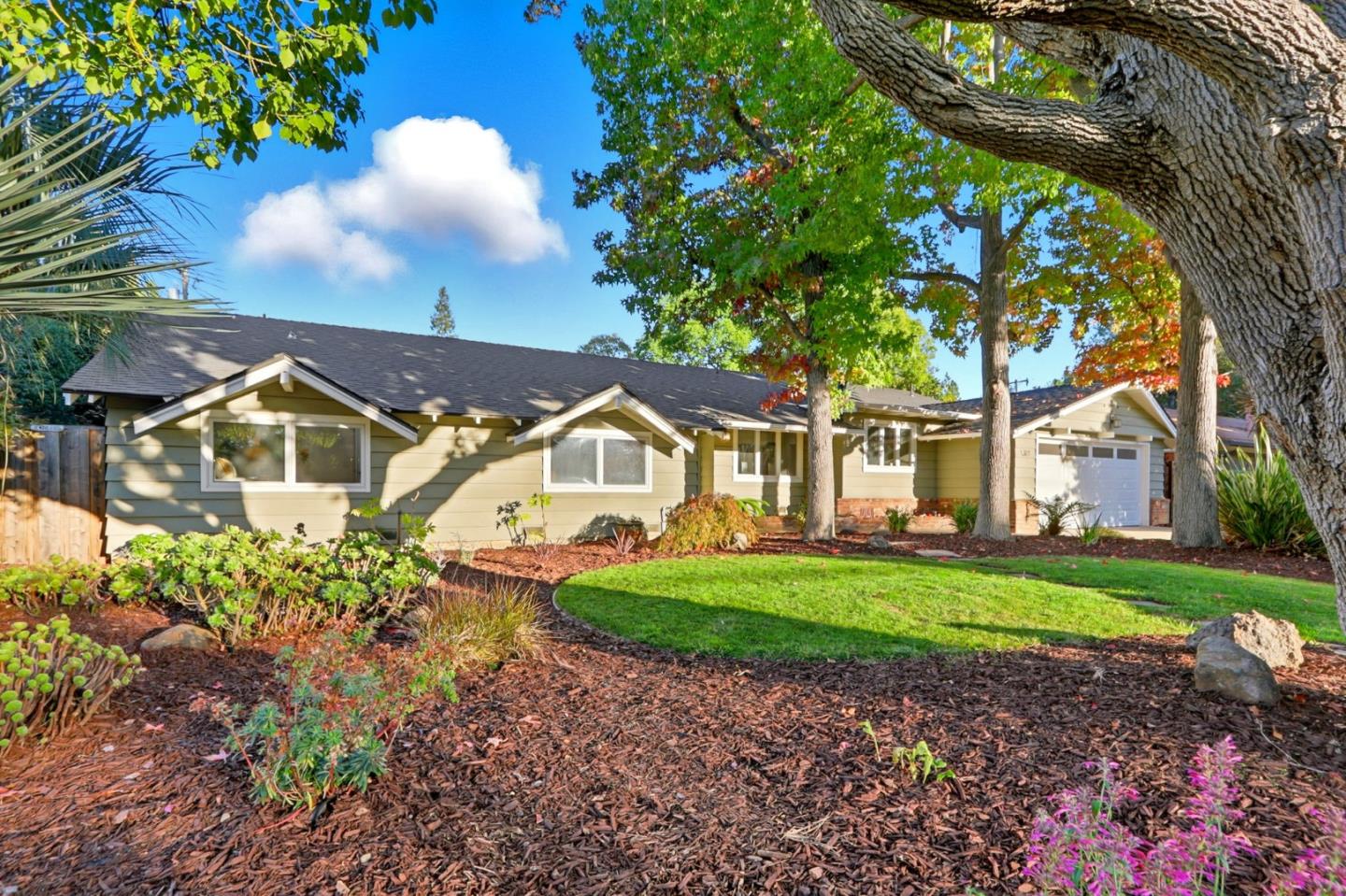 Detail Gallery Image 2 of 42 For 1684 Newcastle Dr, Los Altos,  CA 94024 - 4 Beds | 2/1 Baths