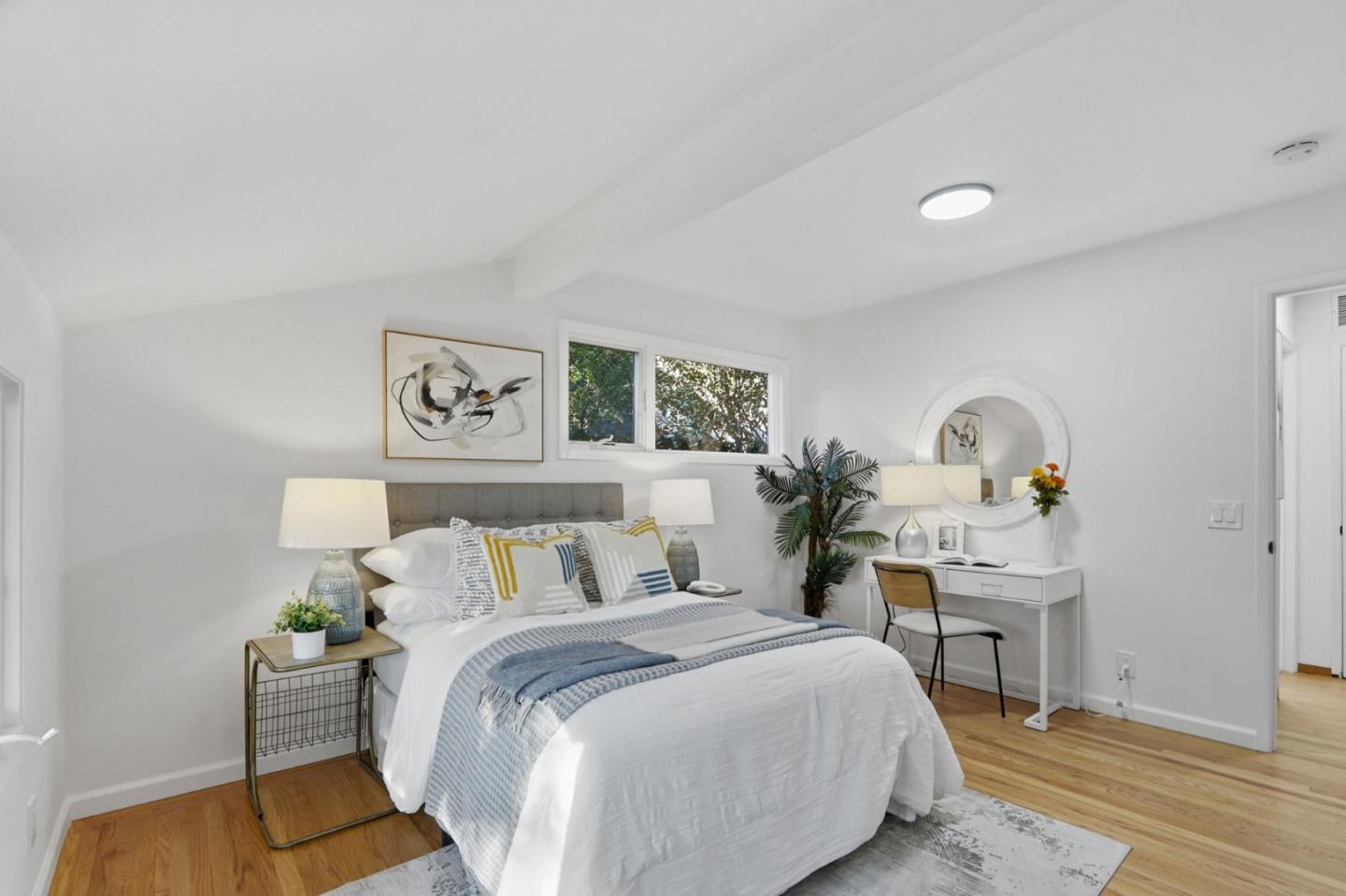 Detail Gallery Image 26 of 42 For 1684 Newcastle Dr, Los Altos,  CA 94024 - 4 Beds | 2/1 Baths