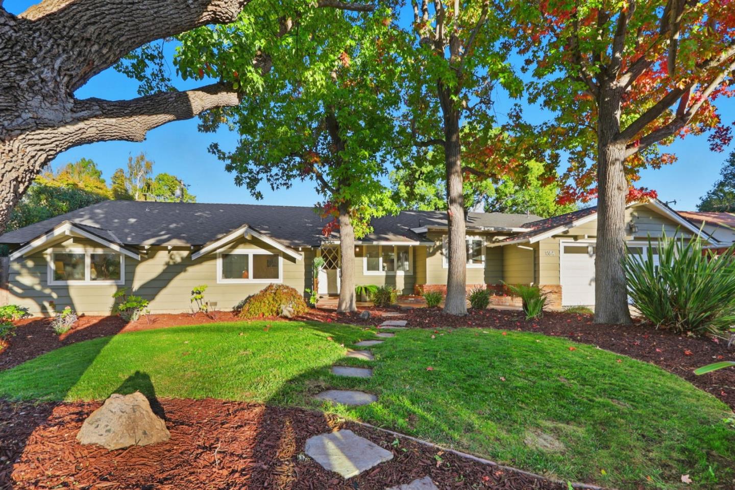 Detail Gallery Image 3 of 42 For 1684 Newcastle Dr, Los Altos,  CA 94024 - 4 Beds | 2/1 Baths