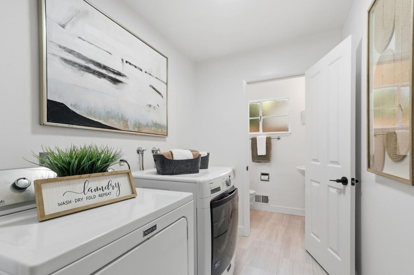 Detail Gallery Image 32 of 42 For 1684 Newcastle Dr, Los Altos,  CA 94024 - 4 Beds | 2/1 Baths