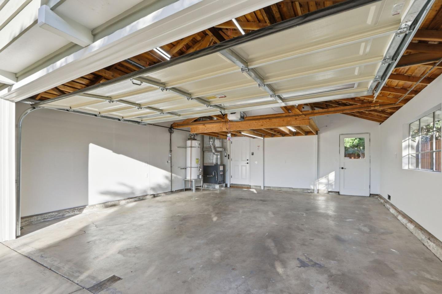 Detail Gallery Image 33 of 42 For 1684 Newcastle Dr, Los Altos,  CA 94024 - 4 Beds | 2/1 Baths