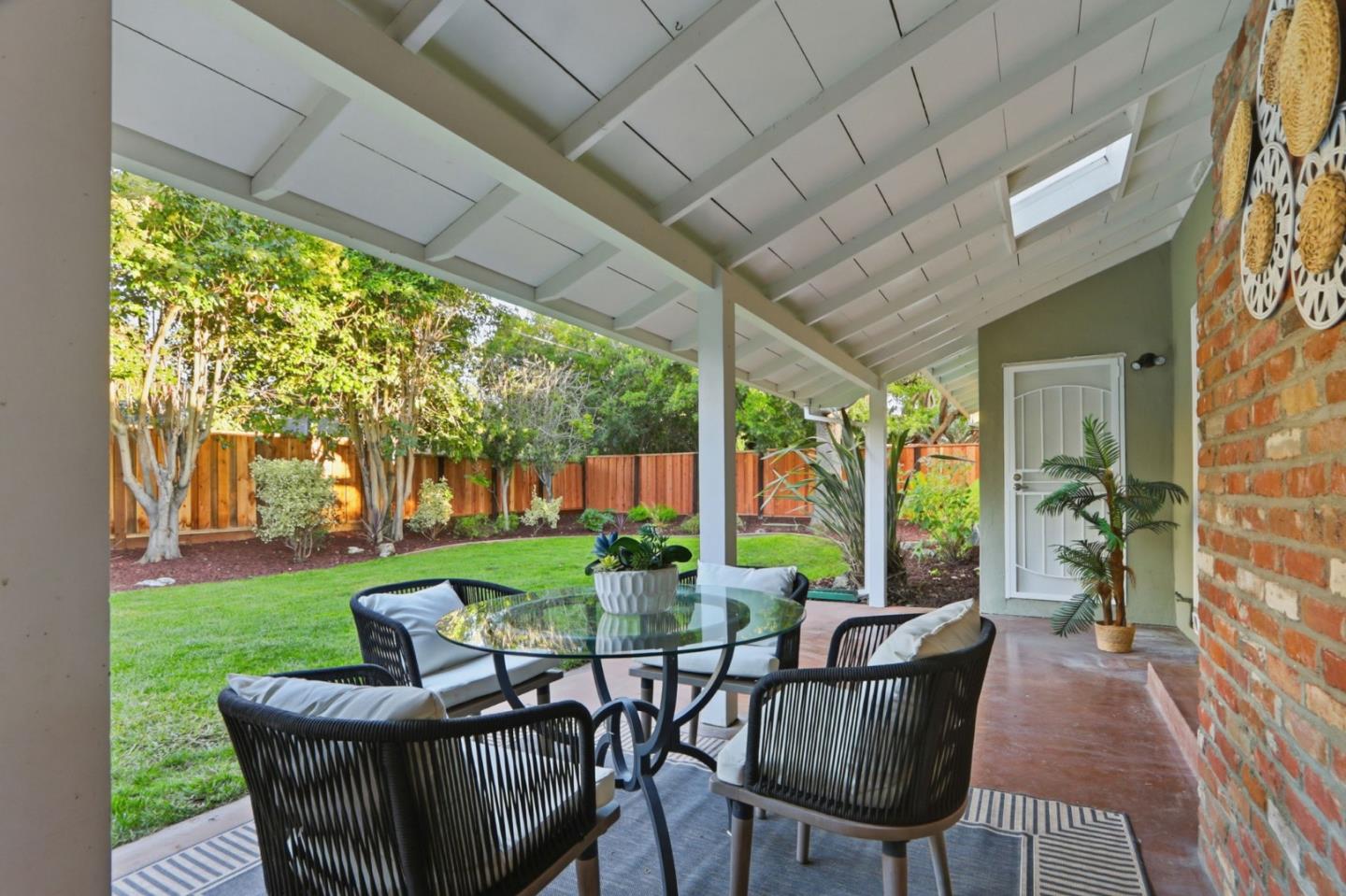 Detail Gallery Image 34 of 42 For 1684 Newcastle Dr, Los Altos,  CA 94024 - 4 Beds | 2/1 Baths
