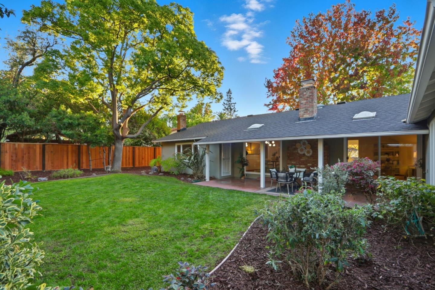 Detail Gallery Image 35 of 42 For 1684 Newcastle Dr, Los Altos,  CA 94024 - 4 Beds | 2/1 Baths