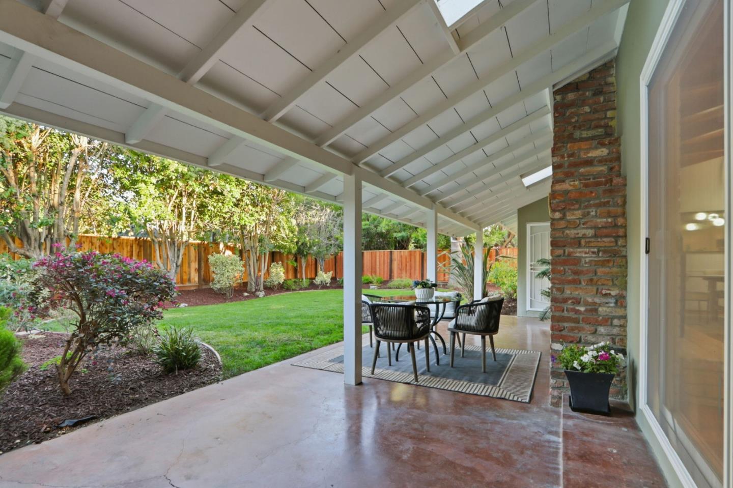 Detail Gallery Image 36 of 42 For 1684 Newcastle Dr, Los Altos,  CA 94024 - 4 Beds | 2/1 Baths
