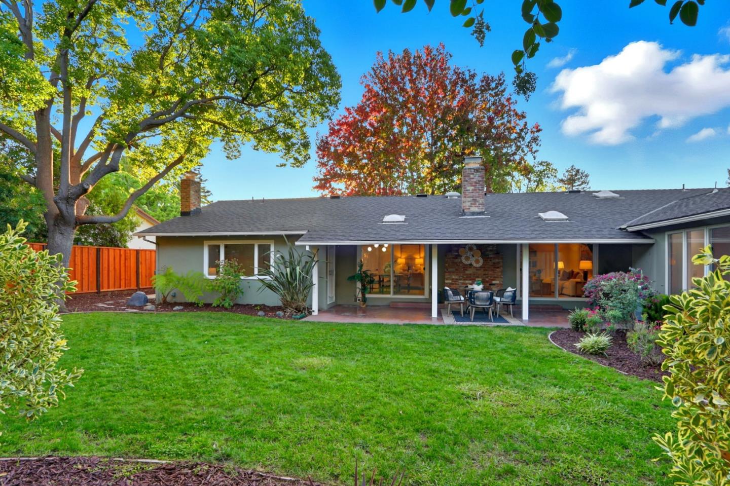 Detail Gallery Image 37 of 42 For 1684 Newcastle Dr, Los Altos,  CA 94024 - 4 Beds | 2/1 Baths