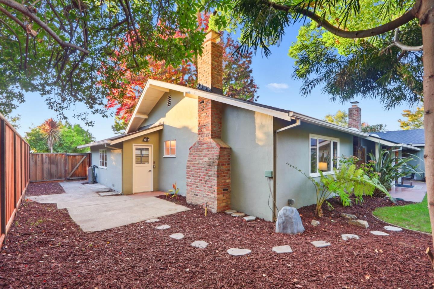 Detail Gallery Image 41 of 42 For 1684 Newcastle Dr, Los Altos,  CA 94024 - 4 Beds | 2/1 Baths