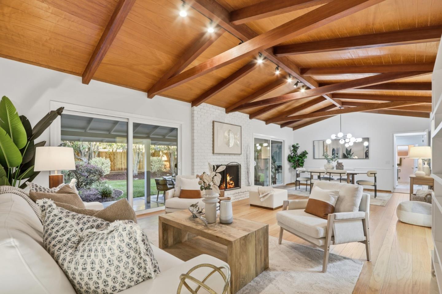 Detail Gallery Image 6 of 42 For 1684 Newcastle Dr, Los Altos,  CA 94024 - 4 Beds | 2/1 Baths