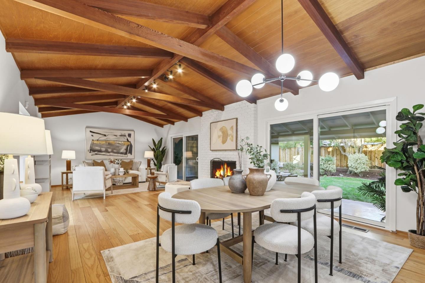 Detail Gallery Image 7 of 42 For 1684 Newcastle Dr, Los Altos,  CA 94024 - 4 Beds | 2/1 Baths