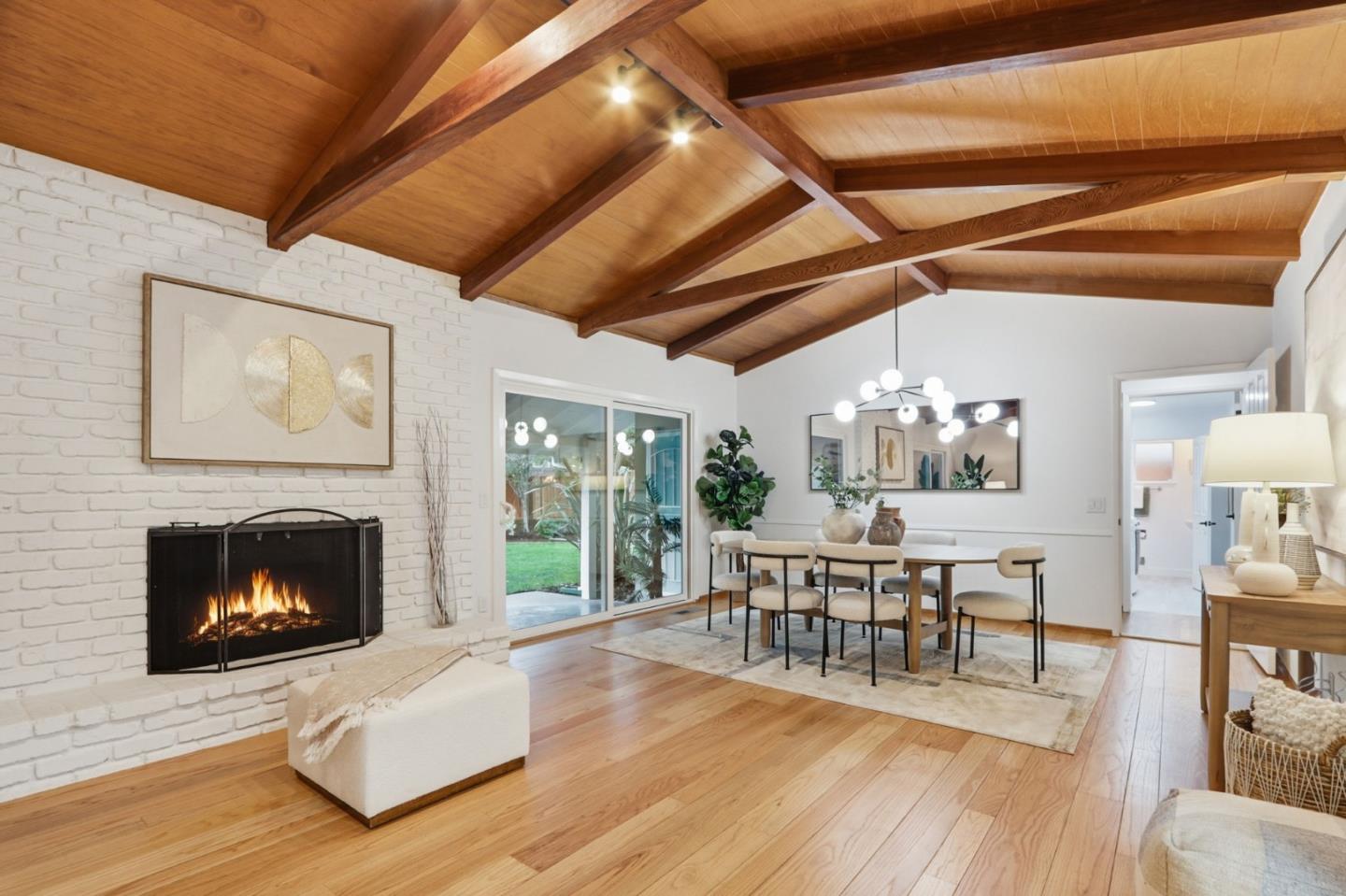 Detail Gallery Image 9 of 42 For 1684 Newcastle Dr, Los Altos,  CA 94024 - 4 Beds | 2/1 Baths