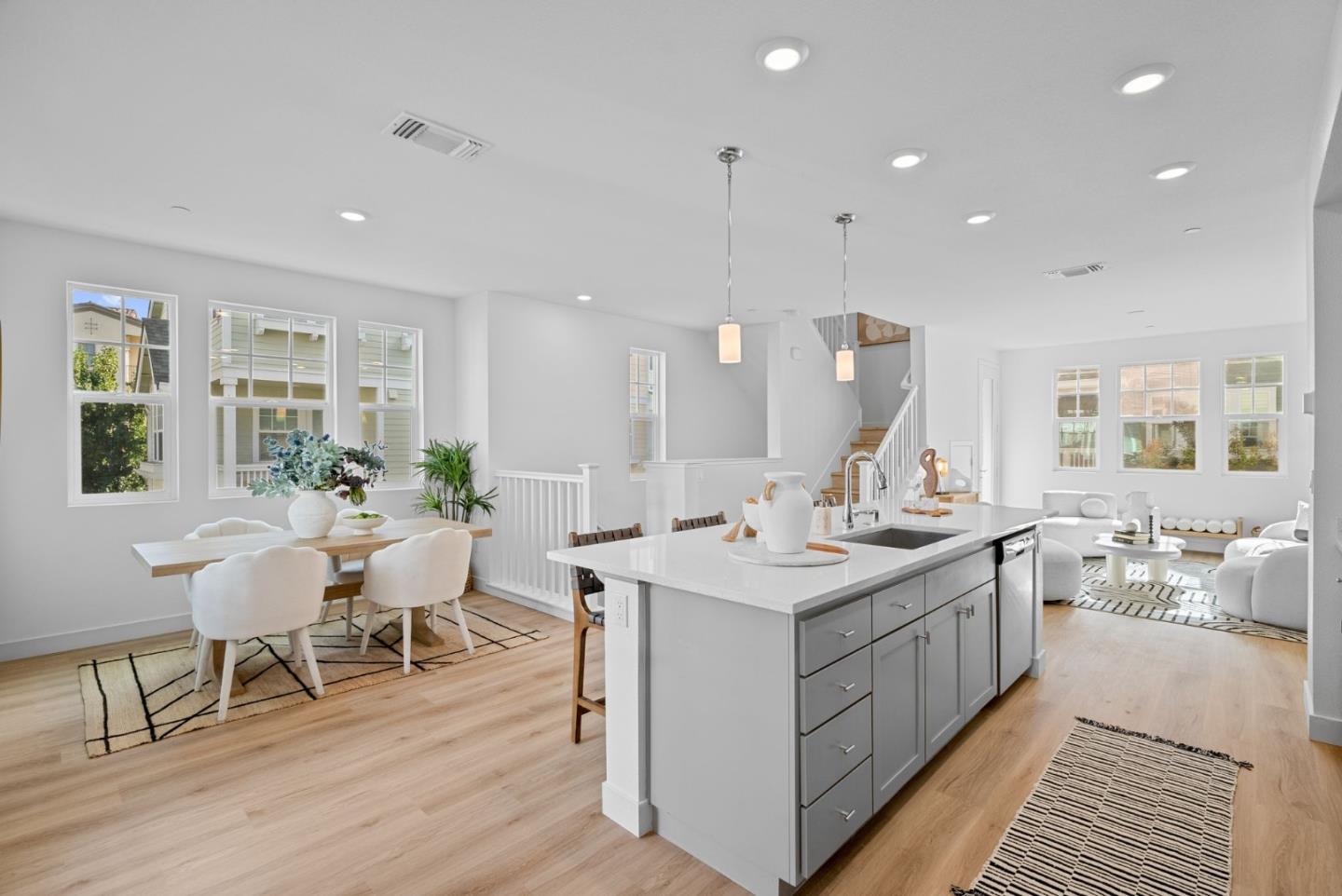 Detail Gallery Image 12 of 51 For 211 Orbit Way, Mountain View,  CA 94043 - 4 Beds | 3/1 Baths