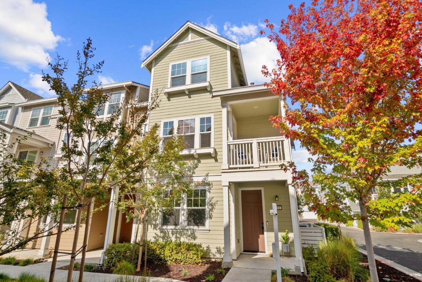 Detail Gallery Image 2 of 51 For 211 Orbit Way, Mountain View,  CA 94043 - 4 Beds | 3/1 Baths