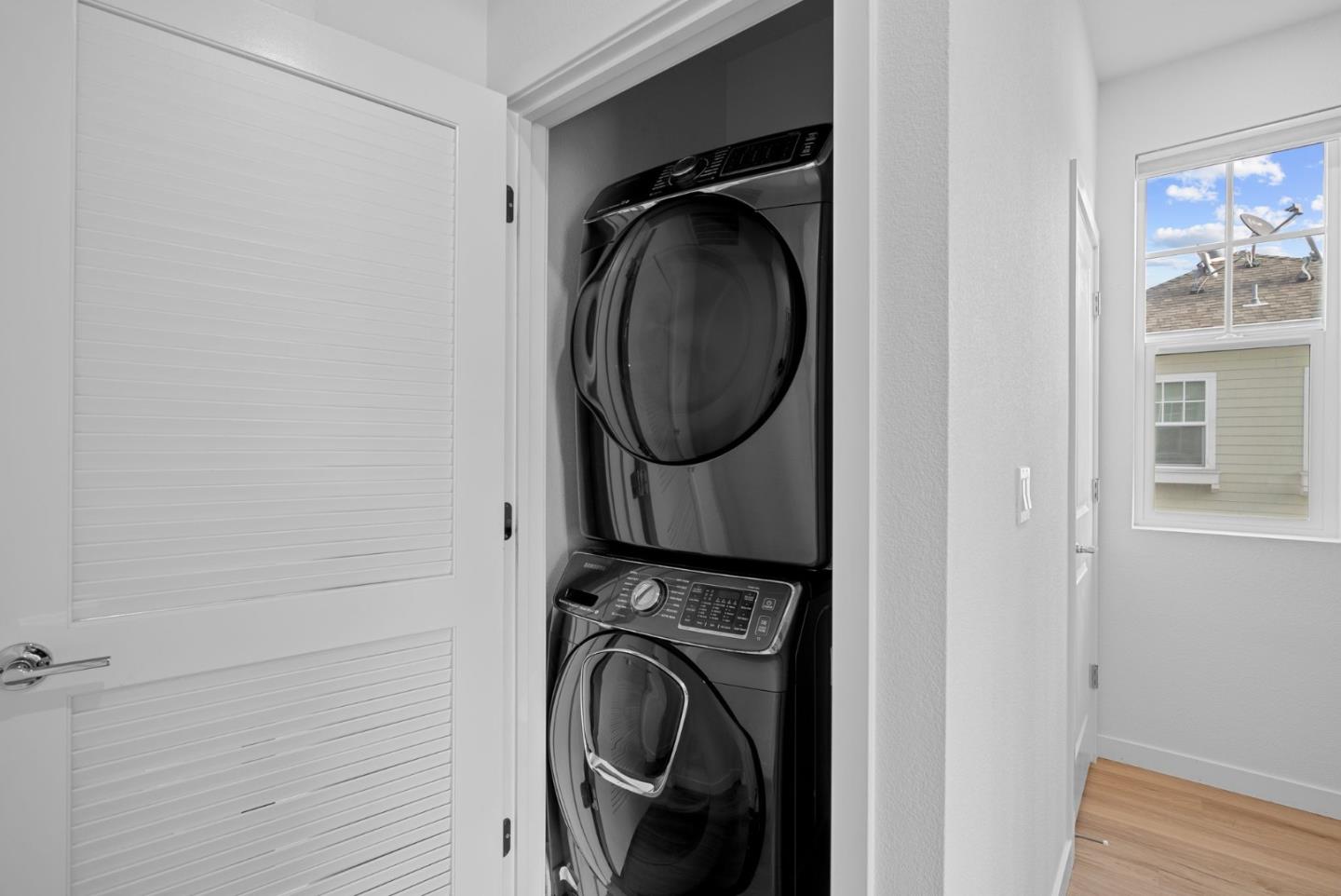 Detail Gallery Image 27 of 51 For 211 Orbit Way, Mountain View,  CA 94043 - 4 Beds | 3/1 Baths