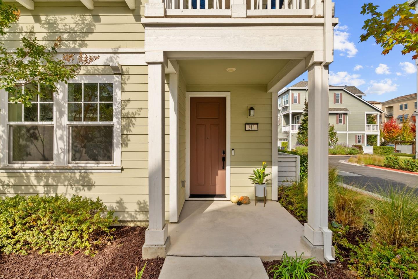 Detail Gallery Image 3 of 51 For 211 Orbit Way, Mountain View,  CA 94043 - 4 Beds | 3/1 Baths