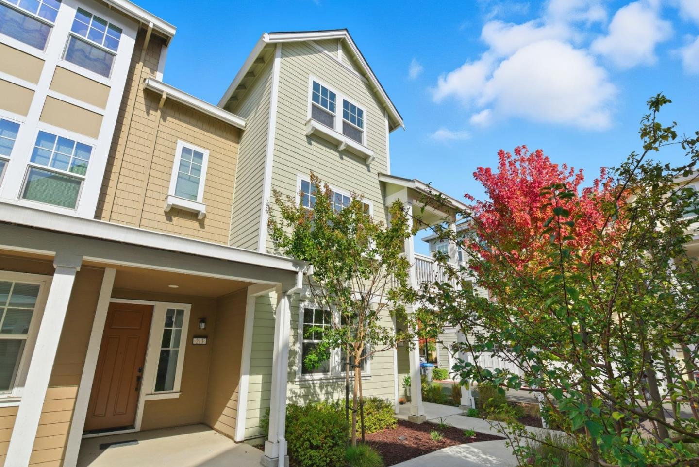 Detail Gallery Image 4 of 51 For 211 Orbit Way, Mountain View,  CA 94043 - 4 Beds | 3/1 Baths