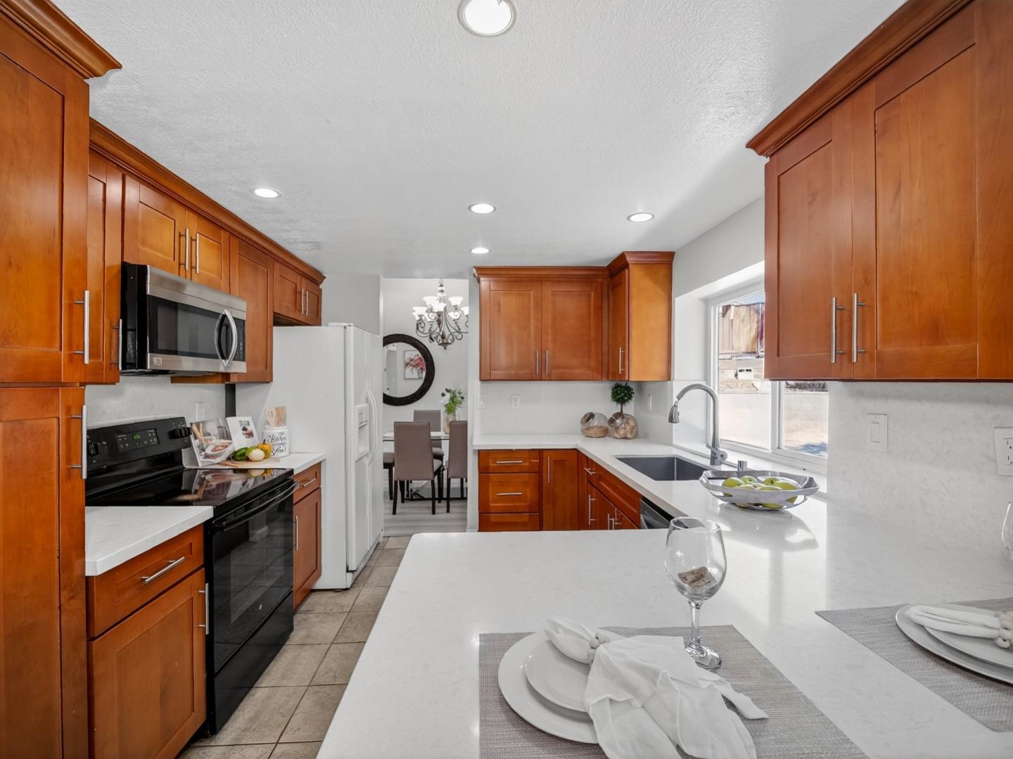 Detail Gallery Image 11 of 59 For 3237 Gateland Ct, San Jose,  CA 95148 - 6 Beds | 4 Baths