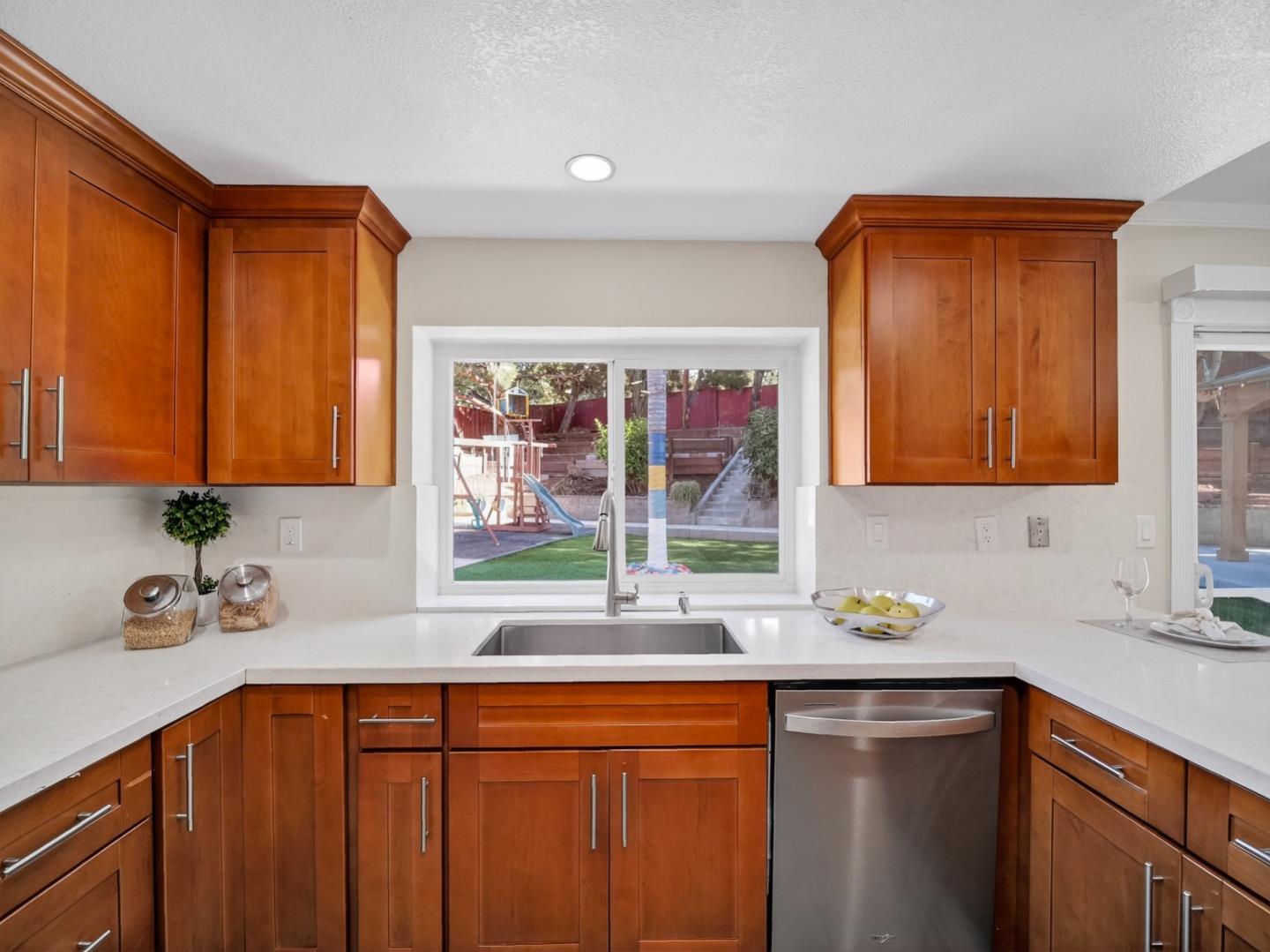 Detail Gallery Image 8 of 59 For 3237 Gateland Ct, San Jose,  CA 95148 - 6 Beds | 4 Baths