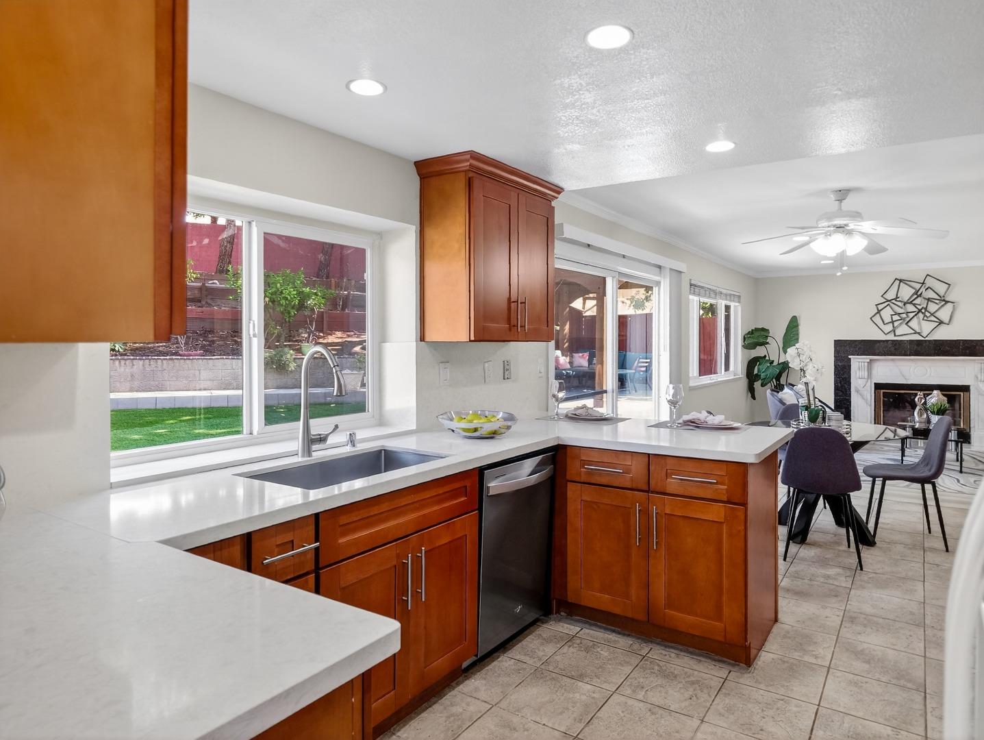 Detail Gallery Image 9 of 59 For 3237 Gateland Ct, San Jose,  CA 95148 - 6 Beds | 4 Baths