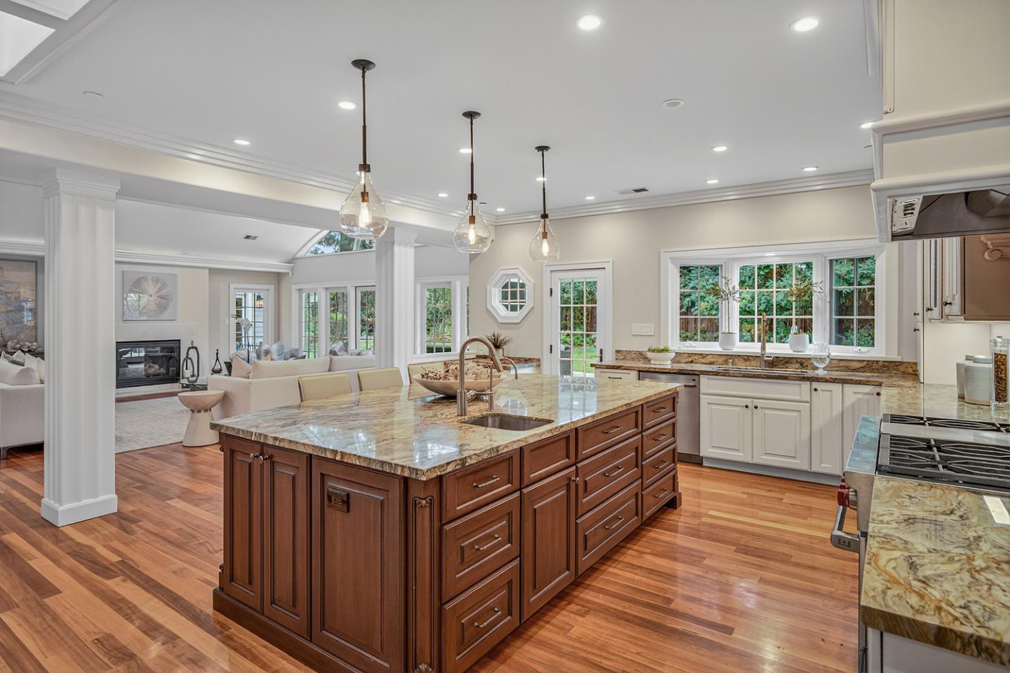 Detail Gallery Image 13 of 51 For 340 W Portola Ave, Los Altos,  CA 94022 - 5 Beds | 4/1 Baths