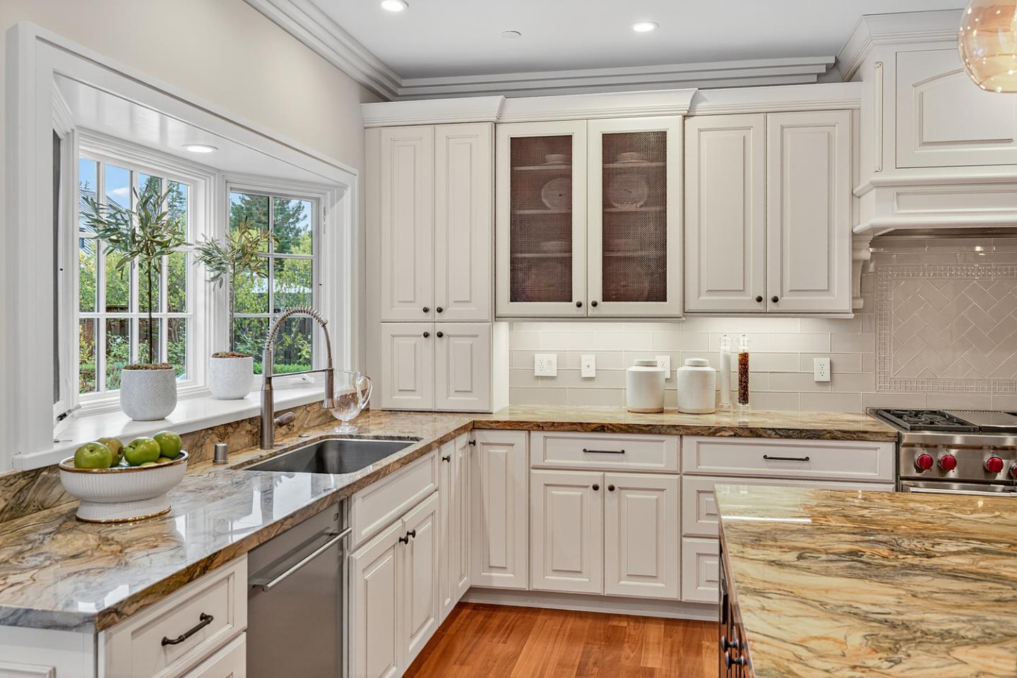 Detail Gallery Image 15 of 51 For 340 W Portola Ave, Los Altos,  CA 94022 - 5 Beds | 4/1 Baths