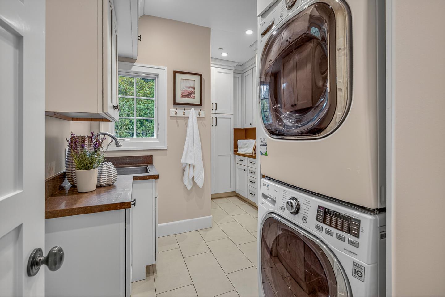 Detail Gallery Image 18 of 51 For 340 W Portola Ave, Los Altos,  CA 94022 - 5 Beds | 4/1 Baths