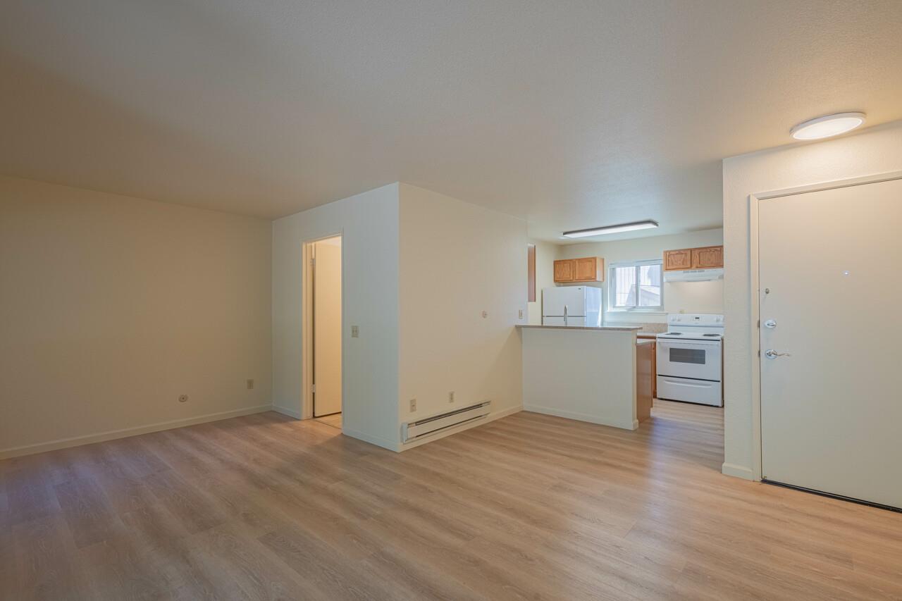 Detail Gallery Image 3 of 16 For 300 Glenwood Cir #189,  Monterey,  CA 93940 - 0 Beds | 1 Baths
