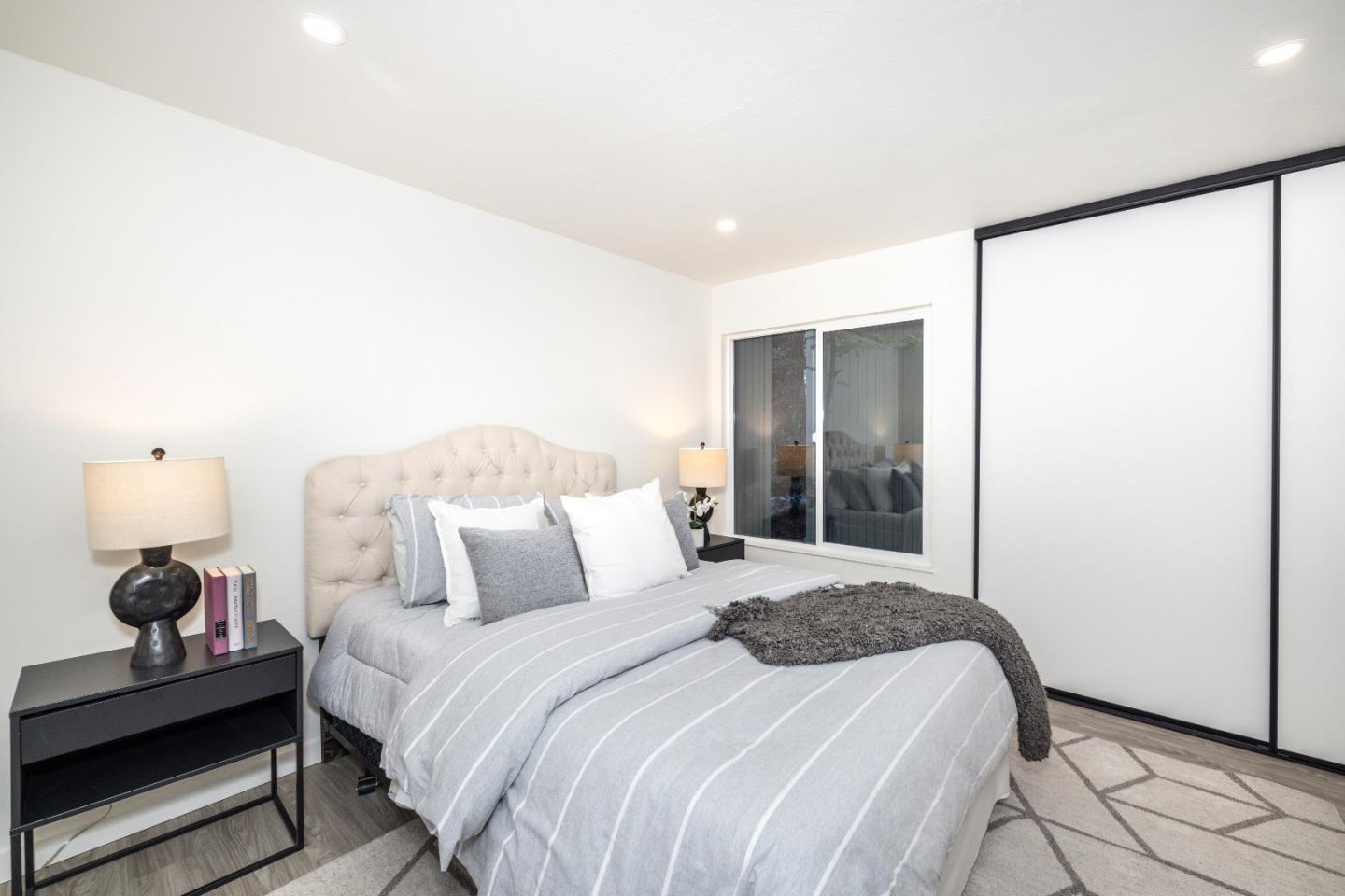 Detail Gallery Image 11 of 19 For 505 Cypress Point Dr #245,  Mountain View,  CA 94043 - 1 Beds | 1 Baths