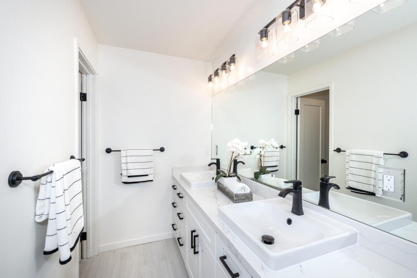 Detail Gallery Image 13 of 19 For 505 Cypress Point Dr #245,  Mountain View,  CA 94043 - 1 Beds | 1 Baths