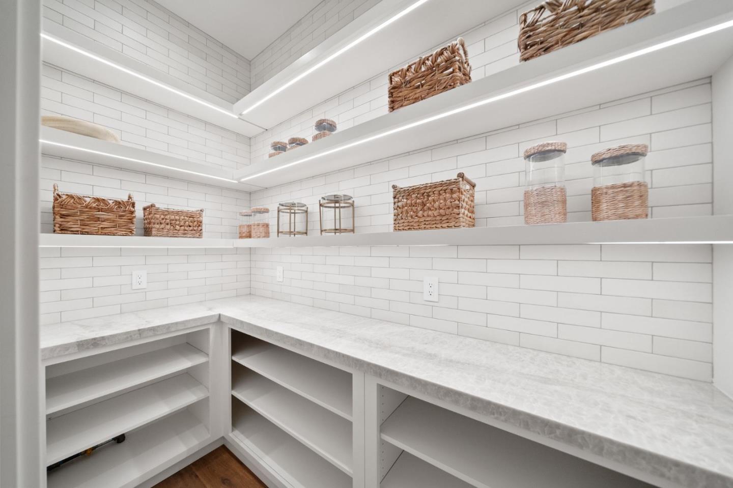 Detail Gallery Image 17 of 88 For 2020 James Pl, San Jose,  CA 95125 - 5 Beds | 4/1 Baths