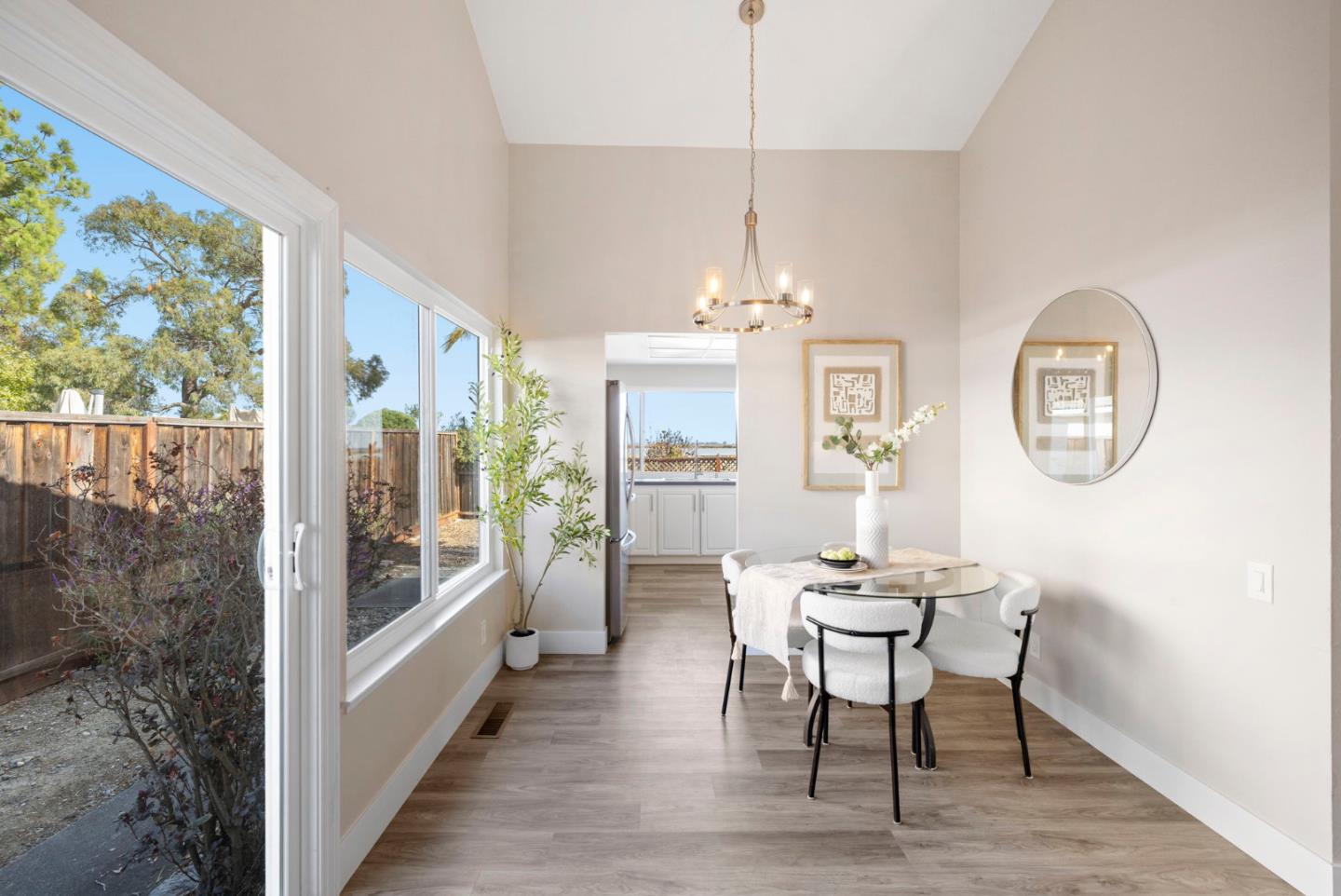 Detail Gallery Image 10 of 56 For 530 Barkentine Ln, Redwood City,  CA 94065 - 4 Beds | 2 Baths