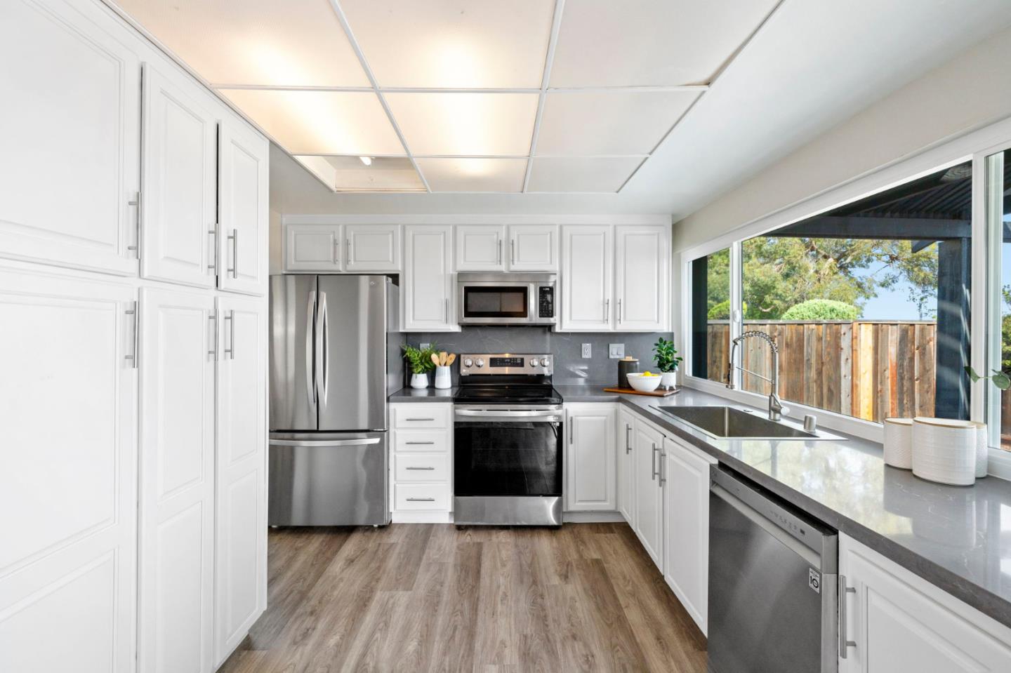 Detail Gallery Image 12 of 56 For 530 Barkentine Ln, Redwood City,  CA 94065 - 4 Beds | 2 Baths