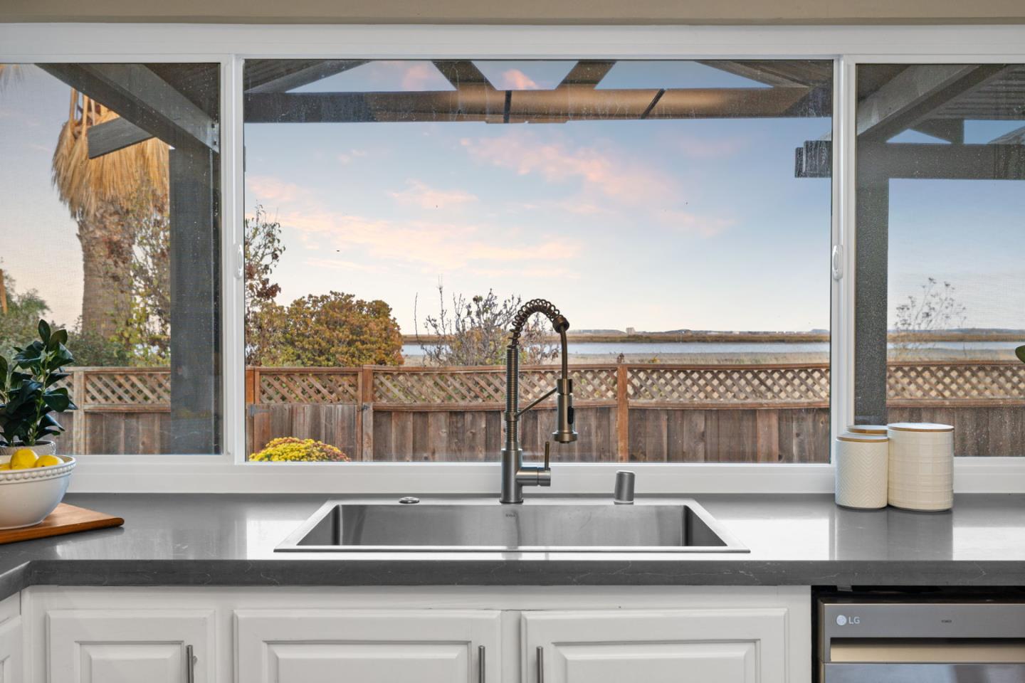 Detail Gallery Image 16 of 56 For 530 Barkentine Ln, Redwood City,  CA 94065 - 4 Beds | 2 Baths