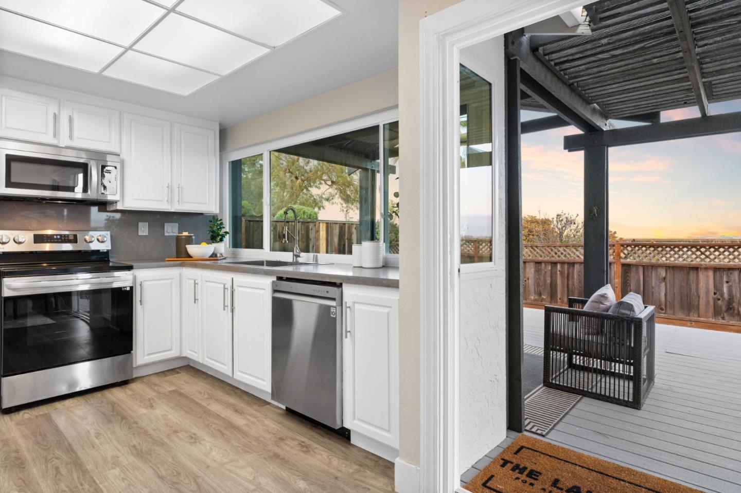 Detail Gallery Image 17 of 56 For 530 Barkentine Ln, Redwood City,  CA 94065 - 4 Beds | 2 Baths