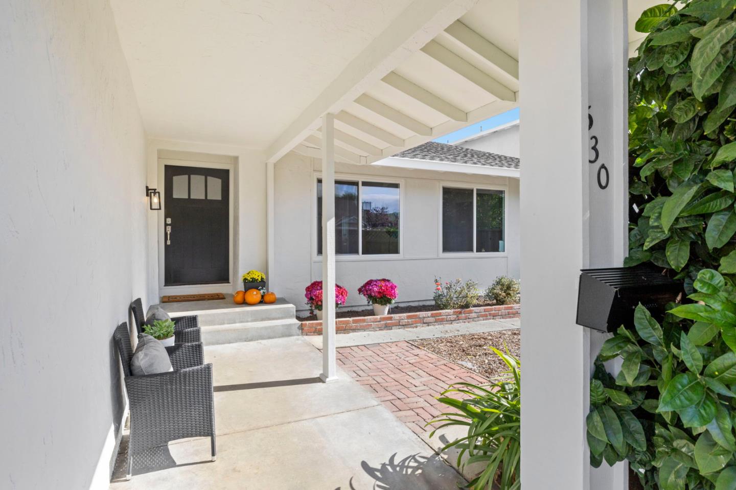 Detail Gallery Image 3 of 56 For 530 Barkentine Ln, Redwood City,  CA 94065 - 4 Beds | 2 Baths