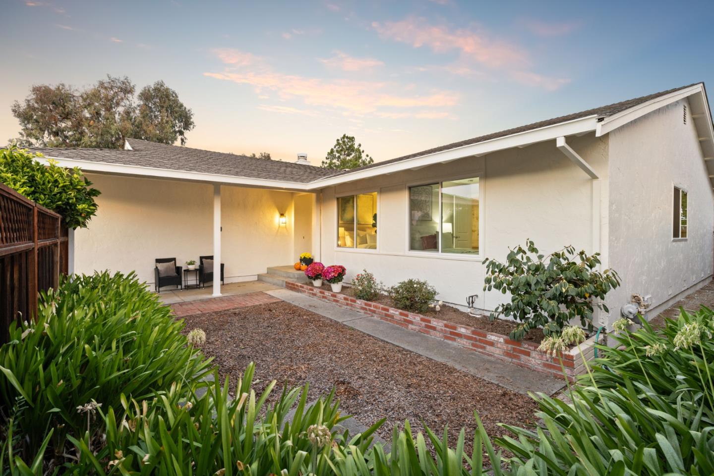 Detail Gallery Image 4 of 56 For 530 Barkentine Ln, Redwood City,  CA 94065 - 4 Beds | 2 Baths