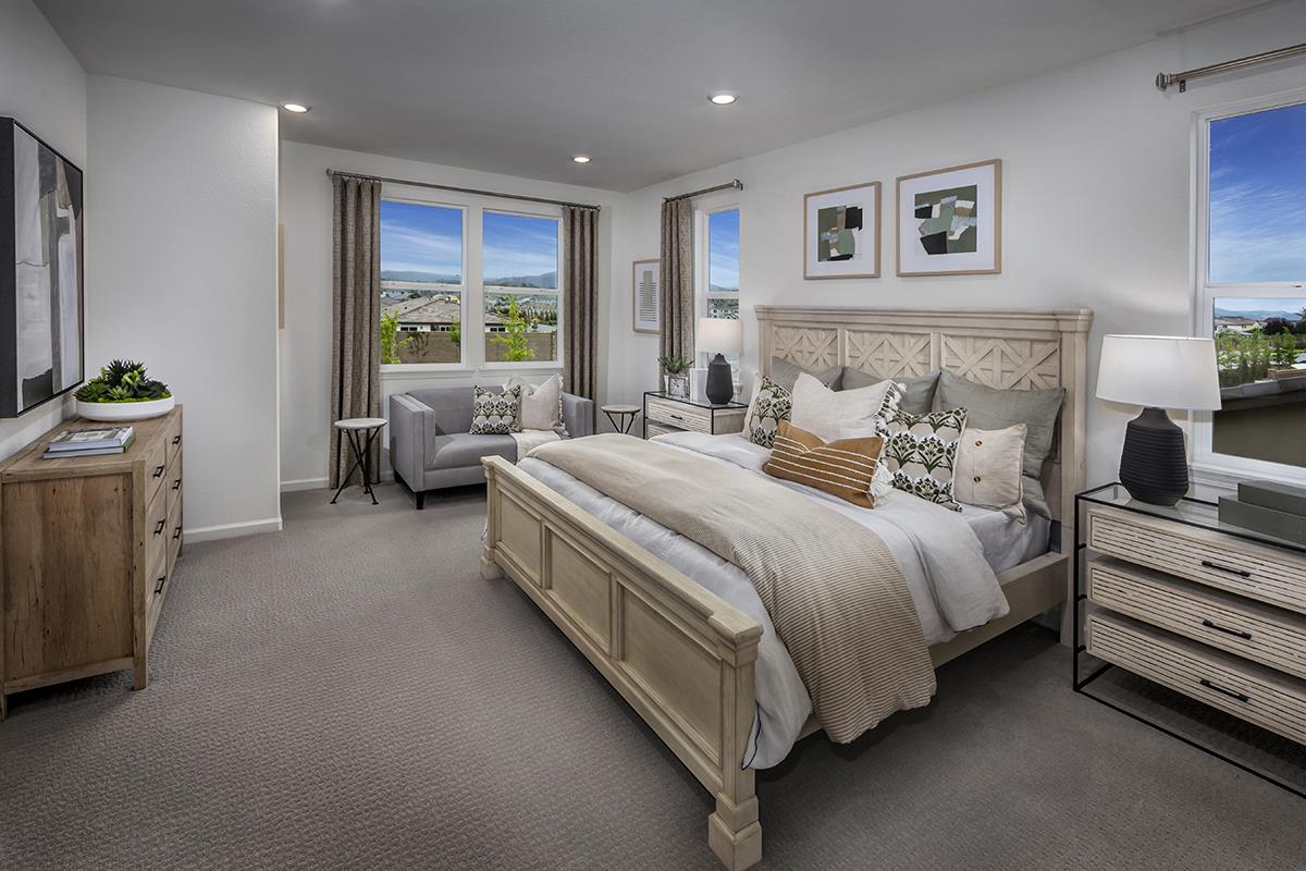 Detail Gallery Image 7 of 10 For 1921 Peony St, Hollister,  CA 95023 - 4 Beds | 3 Baths