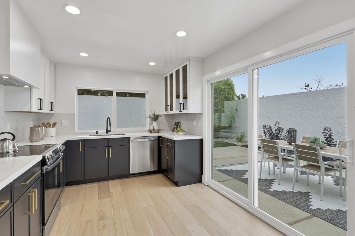 Detail Gallery Image 10 of 41 For 543 Cashmere Ct, Sunnyvale,  CA 94087 - 3 Beds | 2 Baths