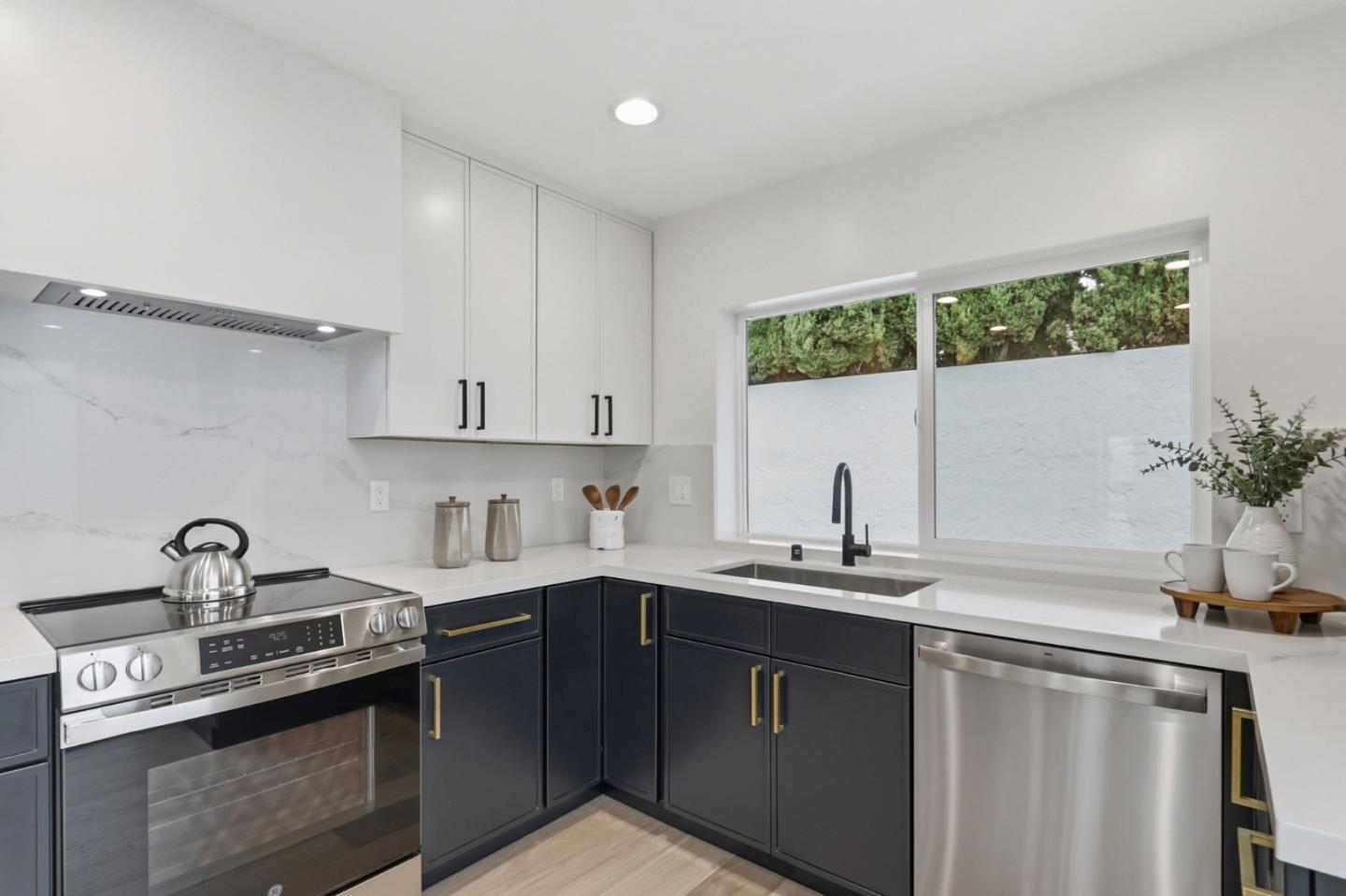 Detail Gallery Image 11 of 41 For 543 Cashmere Ct, Sunnyvale,  CA 94087 - 3 Beds | 2 Baths