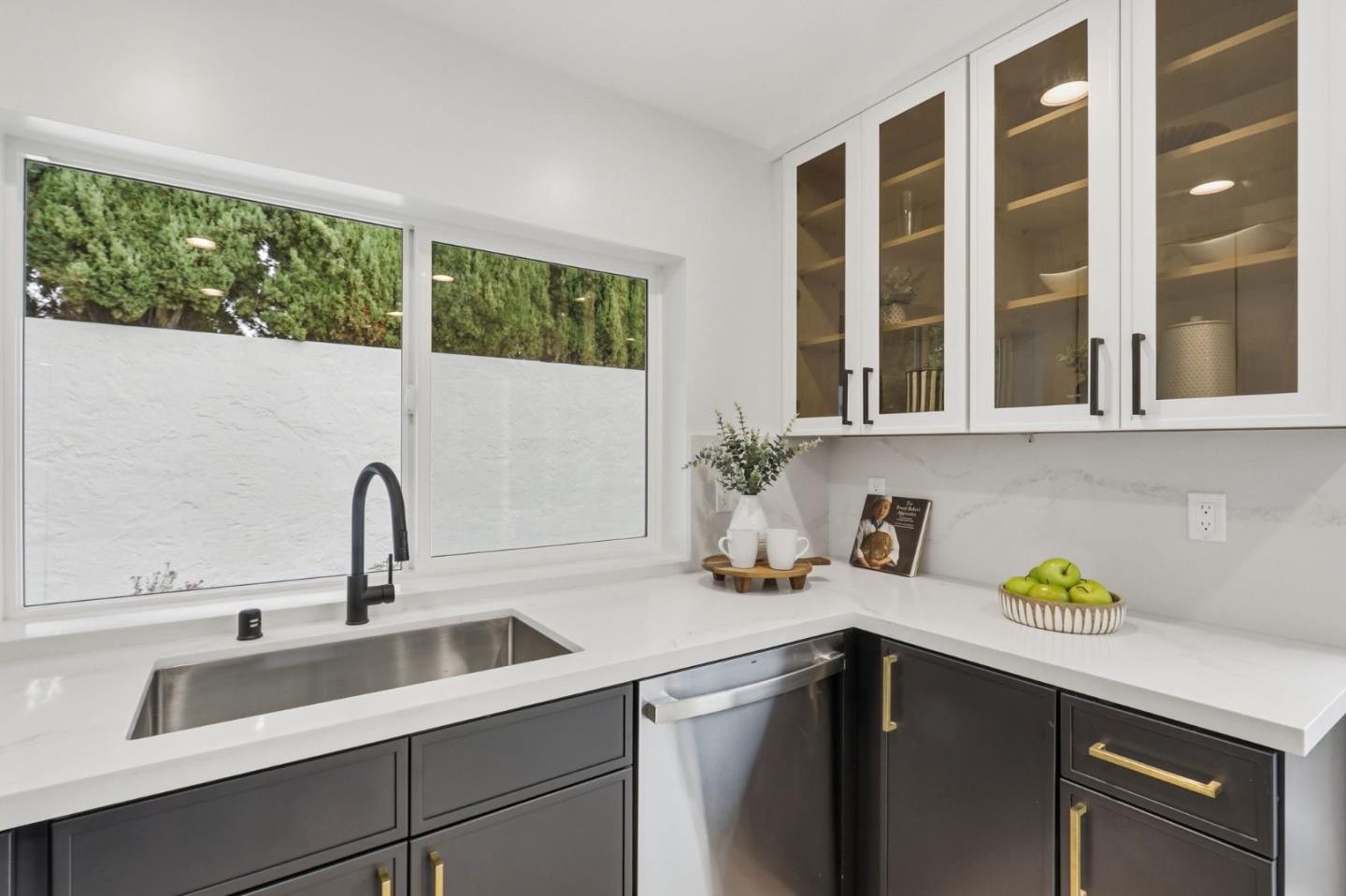 Detail Gallery Image 12 of 41 For 543 Cashmere Ct, Sunnyvale,  CA 94087 - 3 Beds | 2 Baths