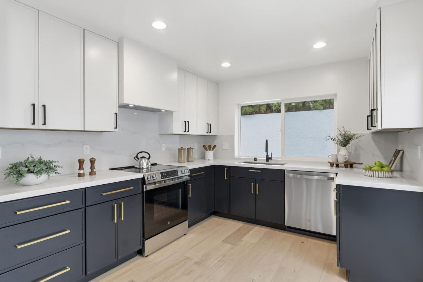 Detail Gallery Image 8 of 41 For 543 Cashmere Ct, Sunnyvale,  CA 94087 - 3 Beds | 2 Baths