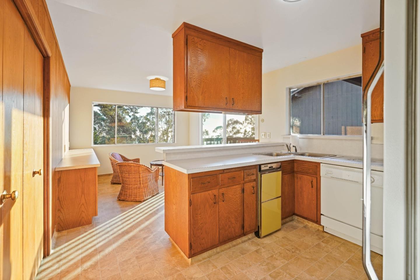 Detail Gallery Image 11 of 61 For 2191 Manzanita Dr, Oakland,  CA 94611 - 4 Beds | 2 Baths
