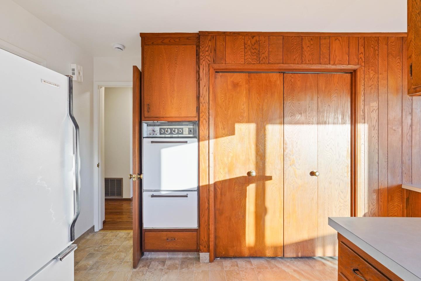 Detail Gallery Image 14 of 61 For 2191 Manzanita Dr, Oakland,  CA 94611 - 4 Beds | 2 Baths