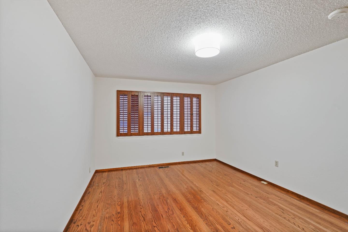 Detail Gallery Image 31 of 61 For 2191 Manzanita Dr, Oakland,  CA 94611 - 4 Beds | 2 Baths