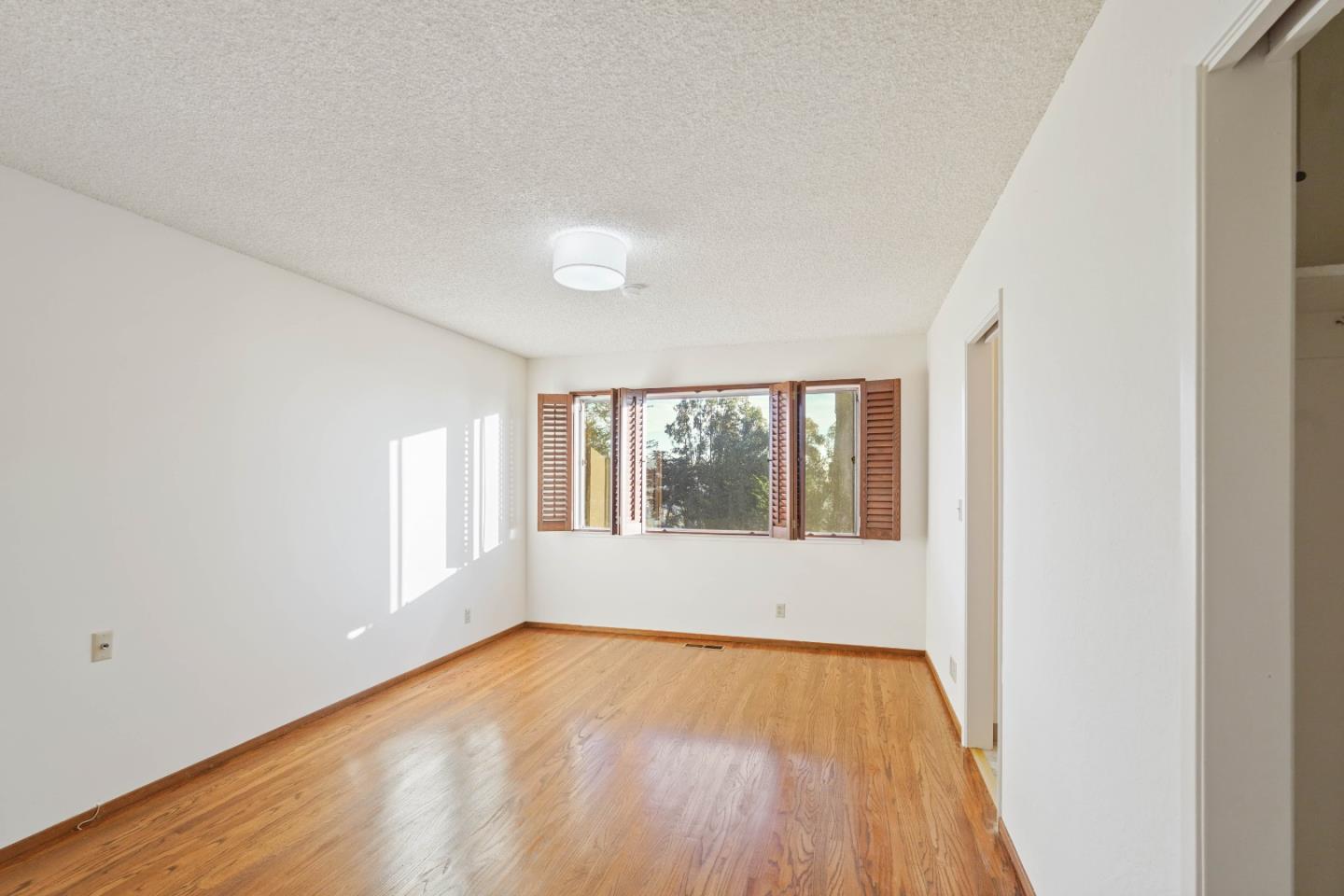 Detail Gallery Image 38 of 61 For 2191 Manzanita Dr, Oakland,  CA 94611 - 4 Beds | 2 Baths