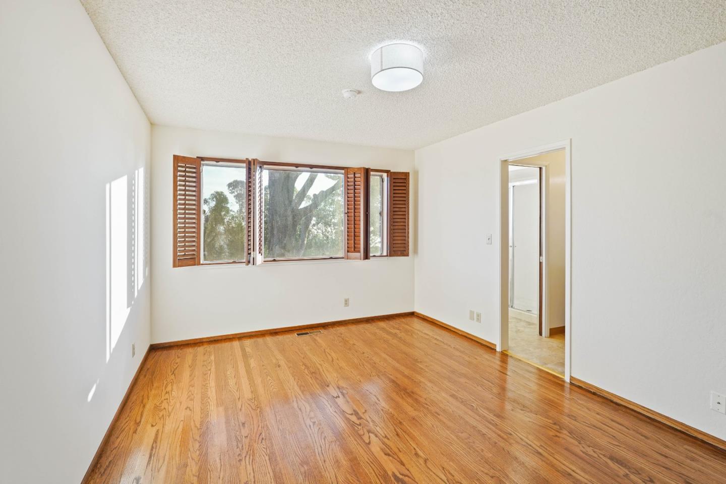 Detail Gallery Image 39 of 61 For 2191 Manzanita Dr, Oakland,  CA 94611 - 4 Beds | 2 Baths