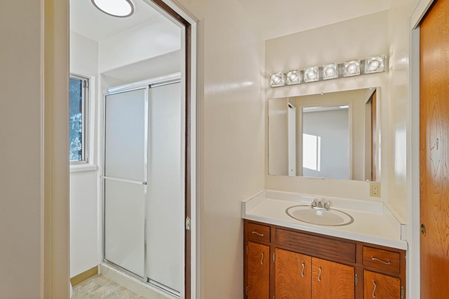 Detail Gallery Image 43 of 61 For 2191 Manzanita Dr, Oakland,  CA 94611 - 4 Beds | 2 Baths