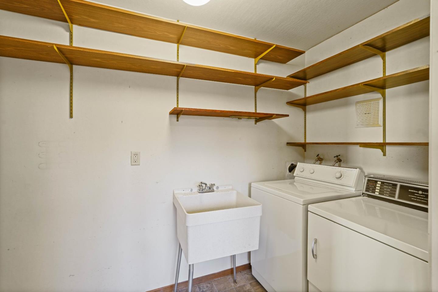 Detail Gallery Image 48 of 61 For 2191 Manzanita Dr, Oakland,  CA 94611 - 4 Beds | 2 Baths