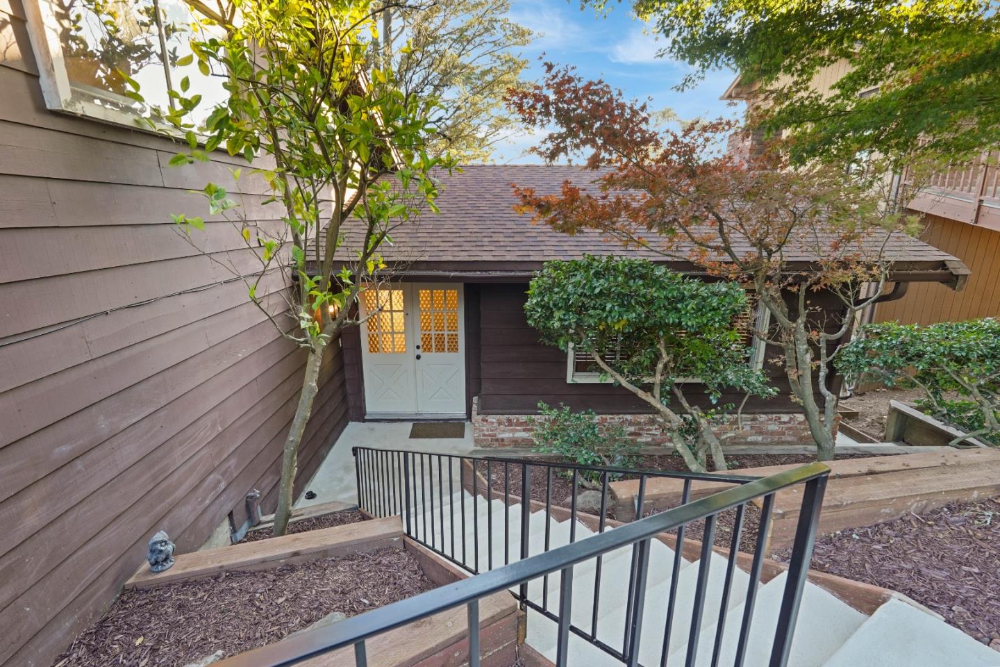 Detail Gallery Image 5 of 61 For 2191 Manzanita Dr, Oakland,  CA 94611 - 4 Beds | 2 Baths