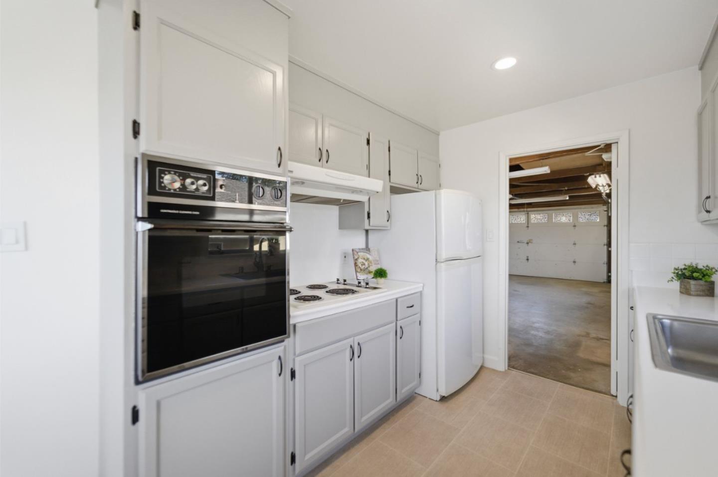 Detail Gallery Image 14 of 42 For 329 Oakview Dr, San Carlos,  CA 94070 - 4 Beds | 3 Baths