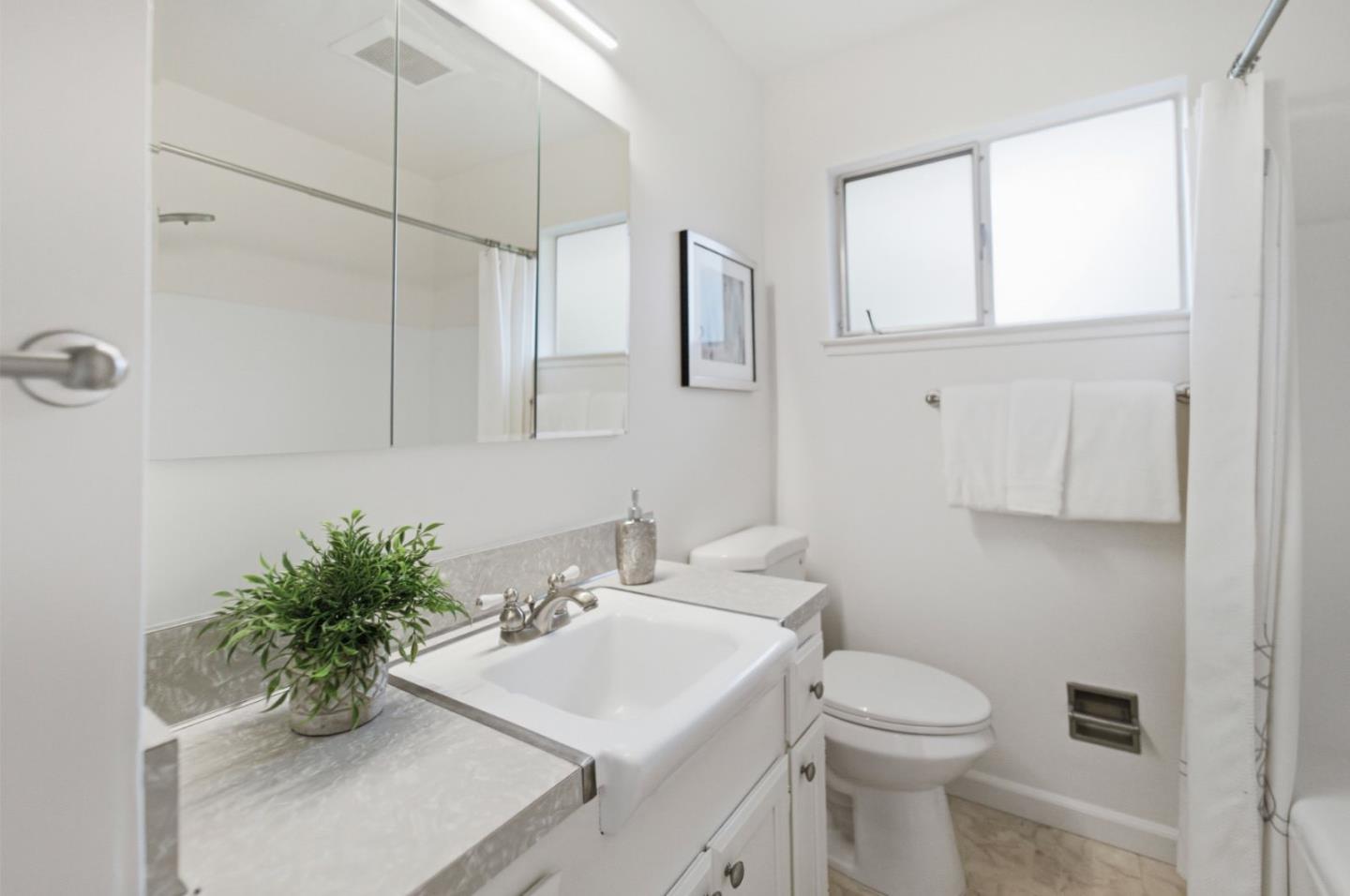 Detail Gallery Image 21 of 42 For 329 Oakview Dr, San Carlos,  CA 94070 - 4 Beds | 3 Baths